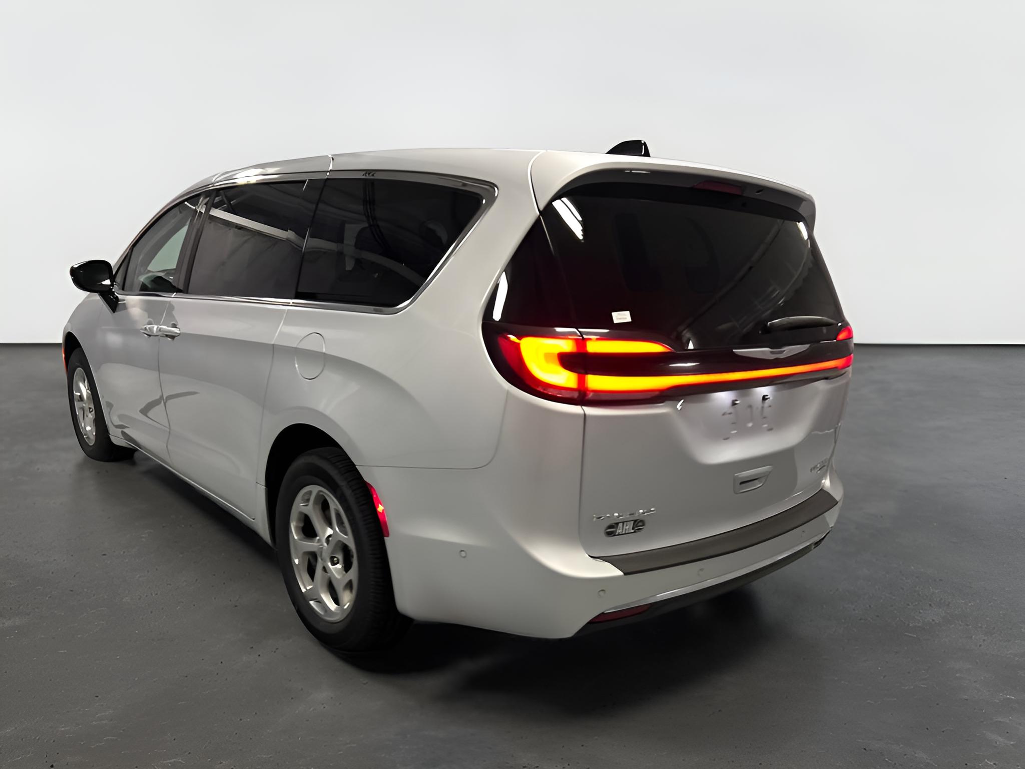 2024 Chrysler Pacifica Limited AWD