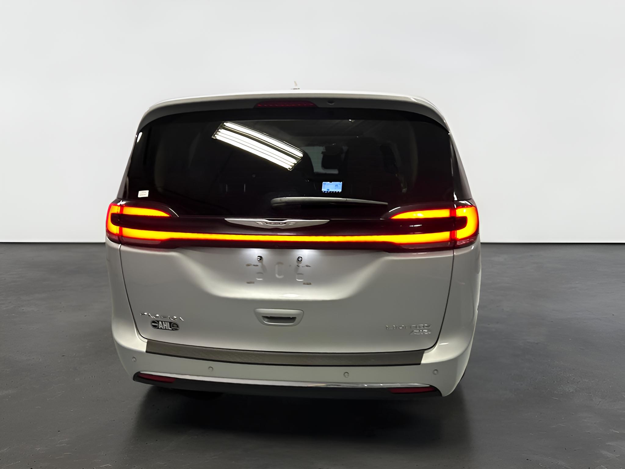 2024 Chrysler Pacifica Limited AWD