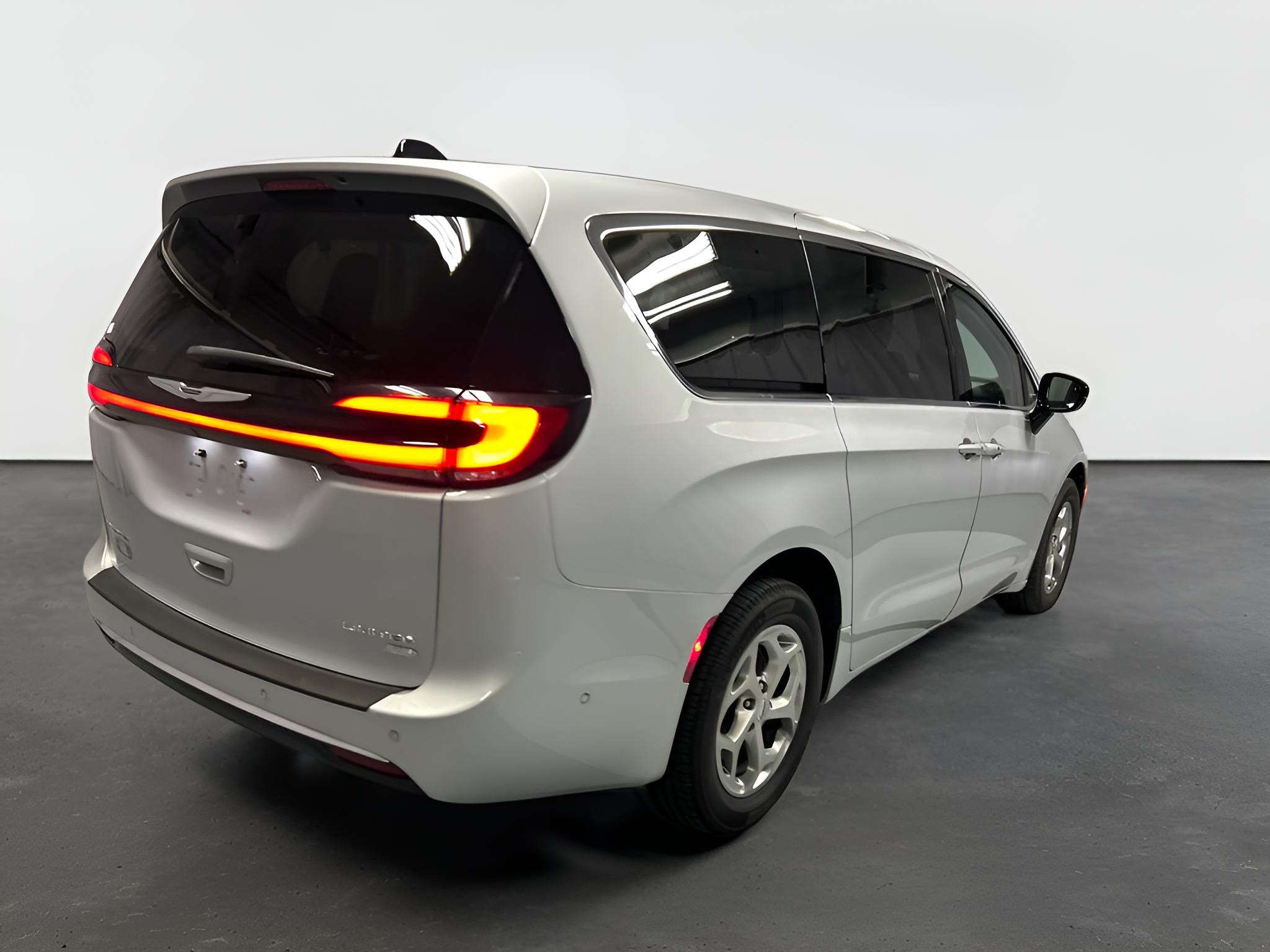2024 Chrysler Pacifica Limited AWD