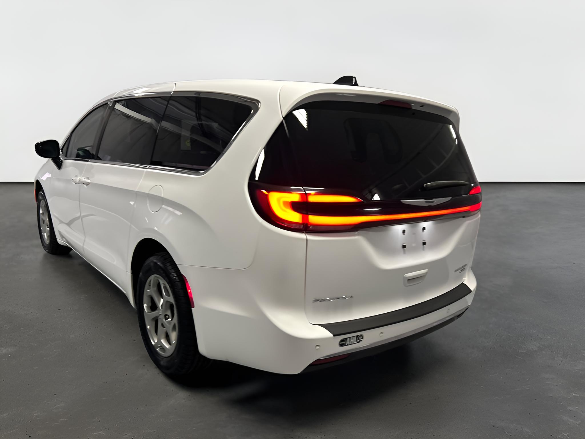 2024 Chrysler Pacifica Limited AWD