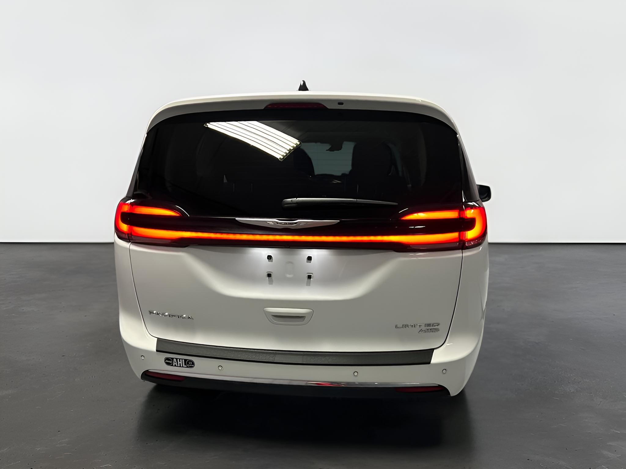 2024 Chrysler Pacifica Limited AWD