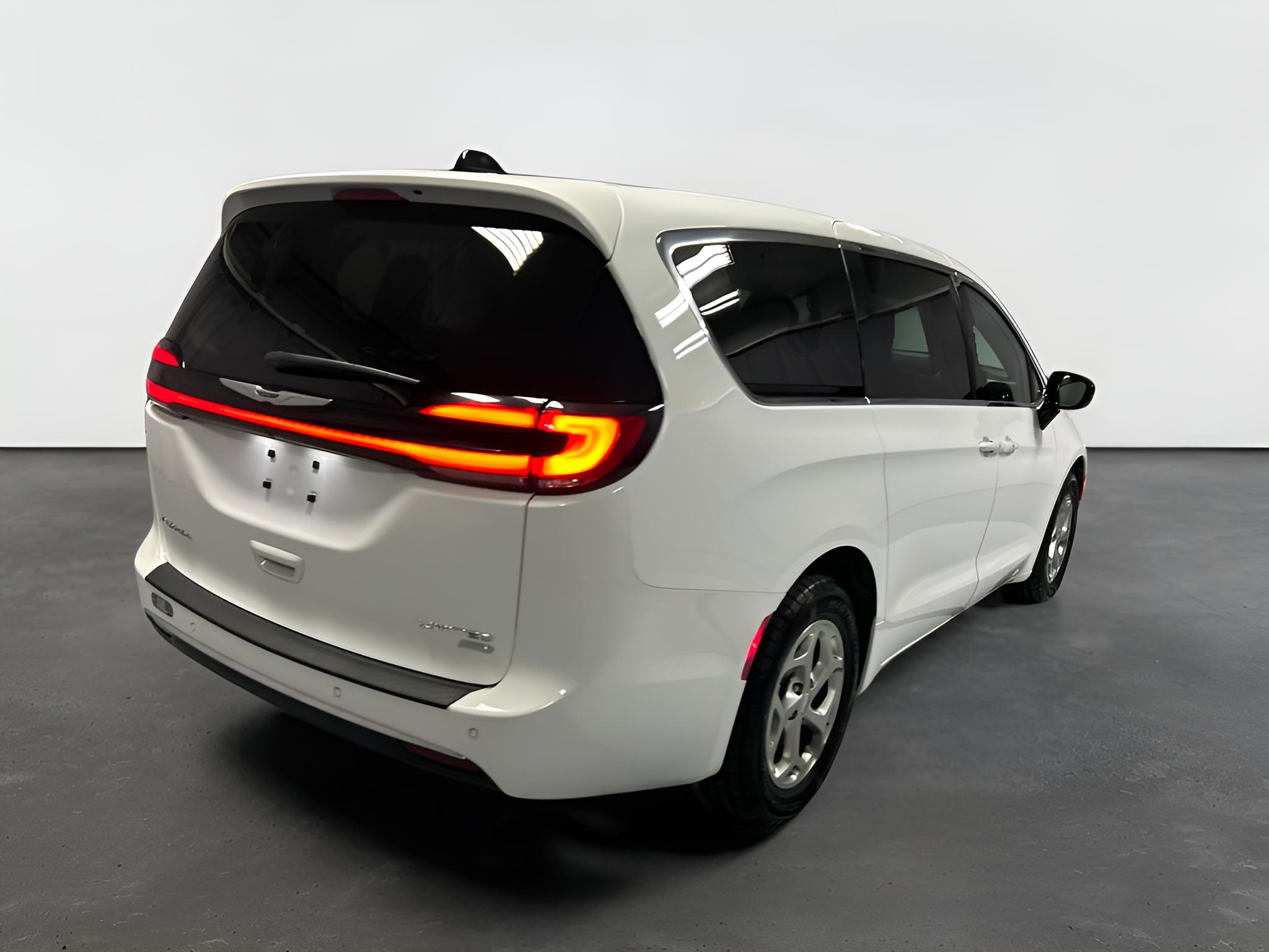 2024 Chrysler Pacifica Limited AWD