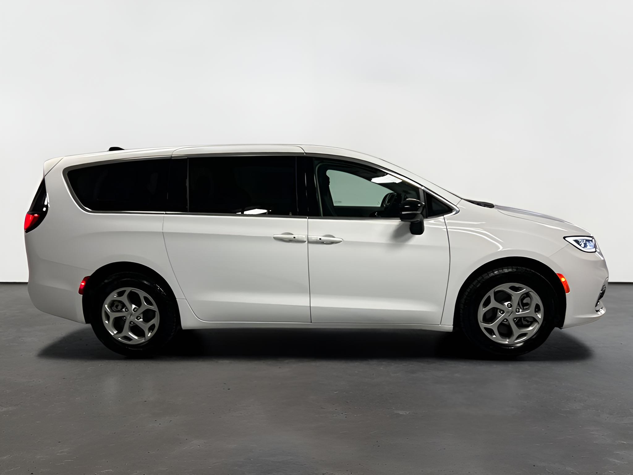 2024 Chrysler Pacifica Limited AWD
