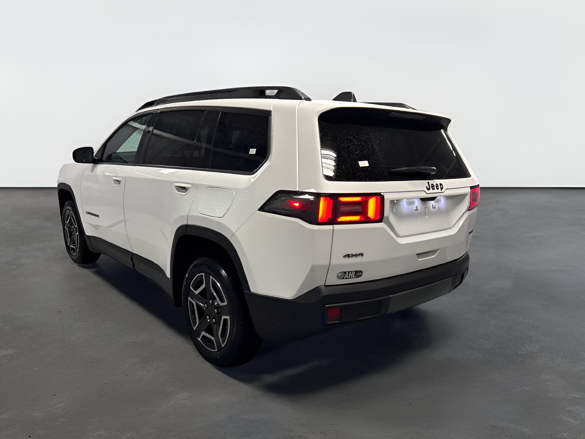 2026 Jeep Cherokee CHEROKEE LAREDO 4X4
