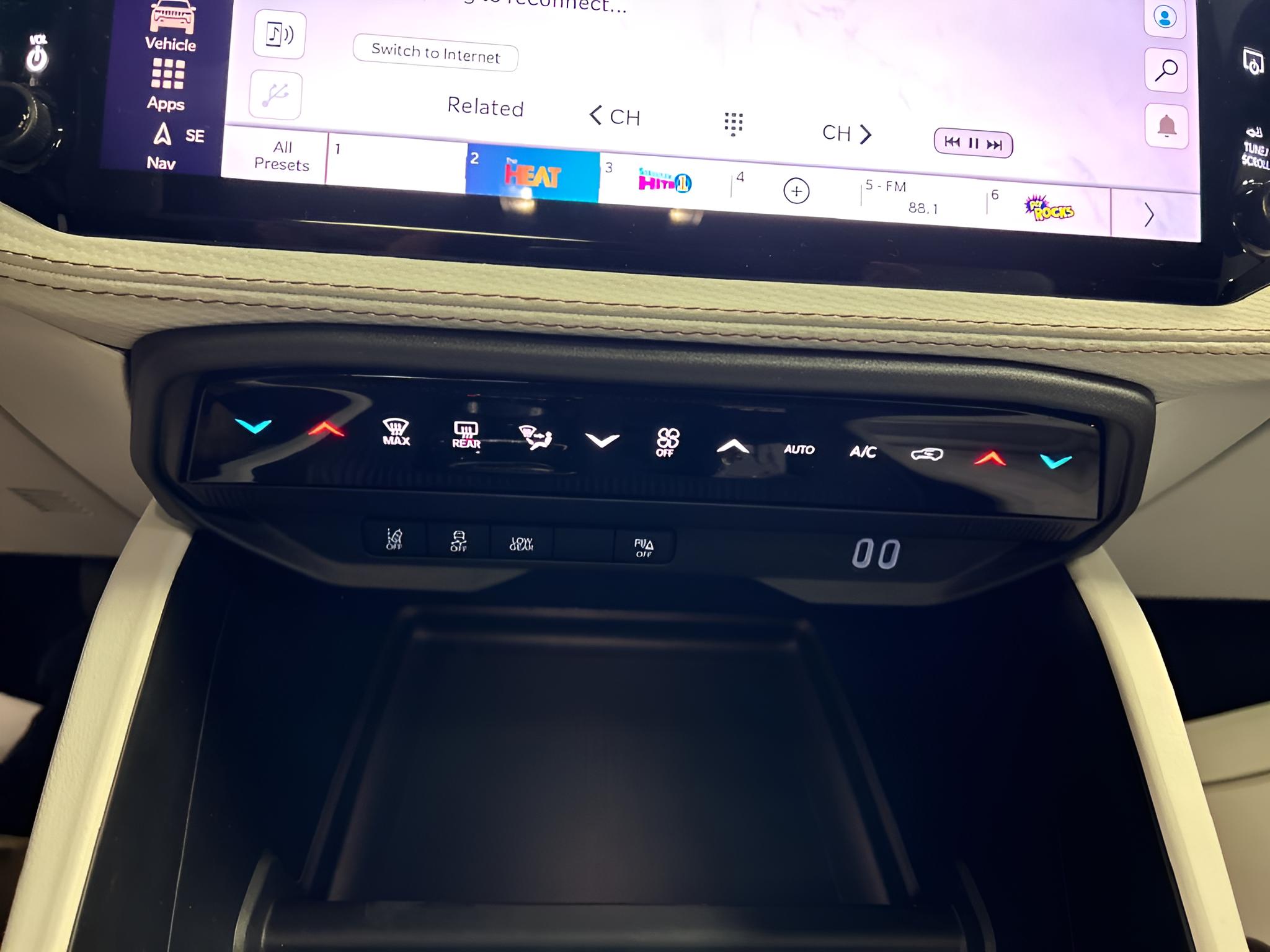 2027 Jeep Cherokee CHEROKEE OVERLAND 4X4