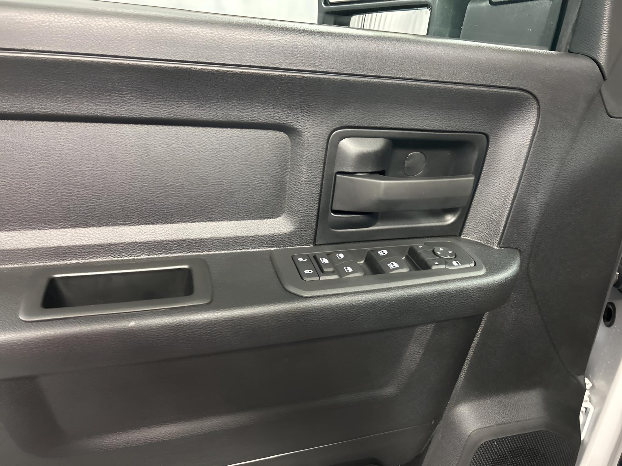 2027 RAM Ram 3500 RAM 3500 TRADESMAN CREW CAB 4X4 8' BOX