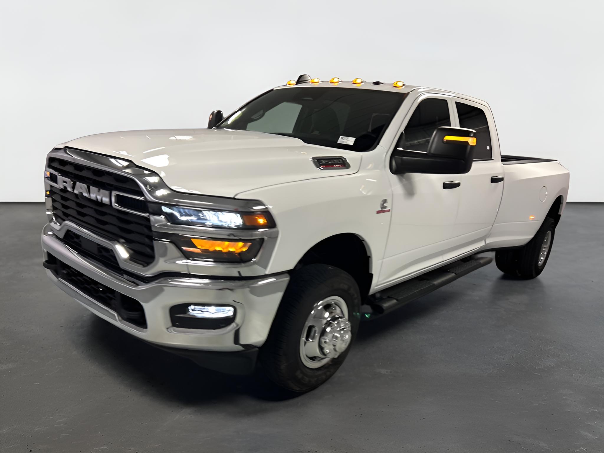 2027 RAM Ram 3500 RAM 3500 TRADESMAN CREW CAB 4X4 8' BOX