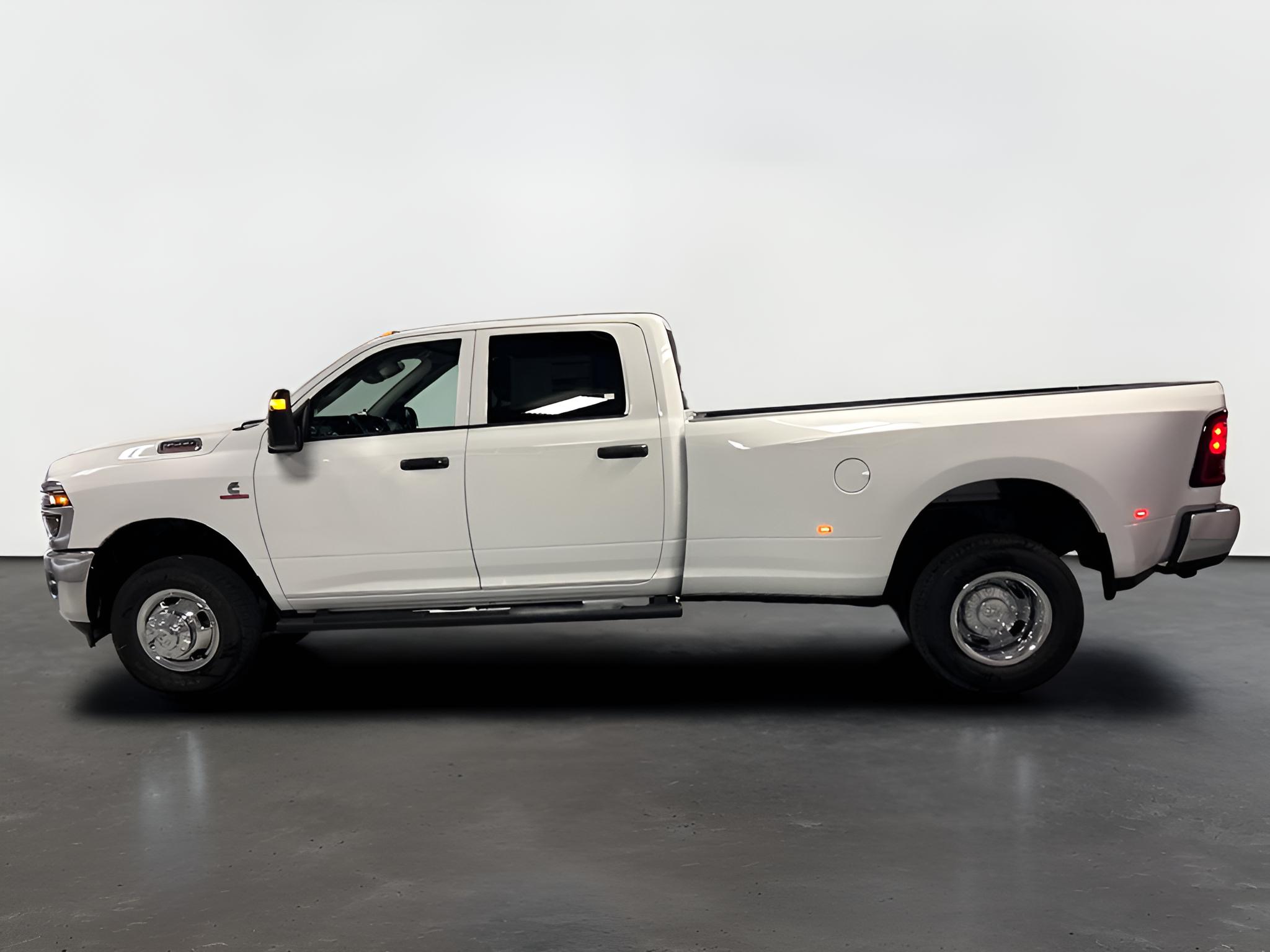 2027 RAM Ram 3500 RAM 3500 TRADESMAN CREW CAB 4X4 8' BOX