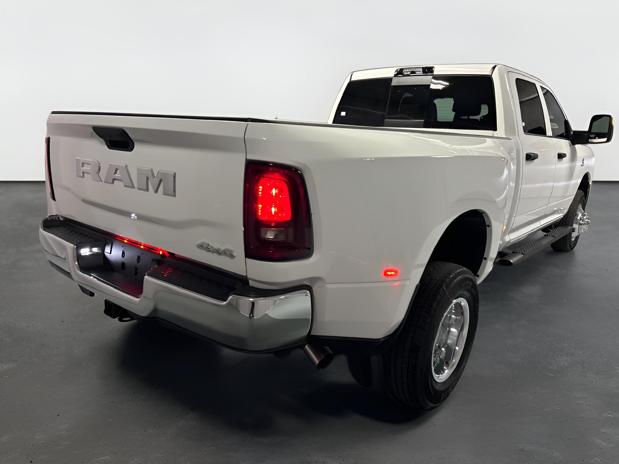 2027 RAM Ram 3500 RAM 3500 TRADESMAN CREW CAB 4X4 8' BOX