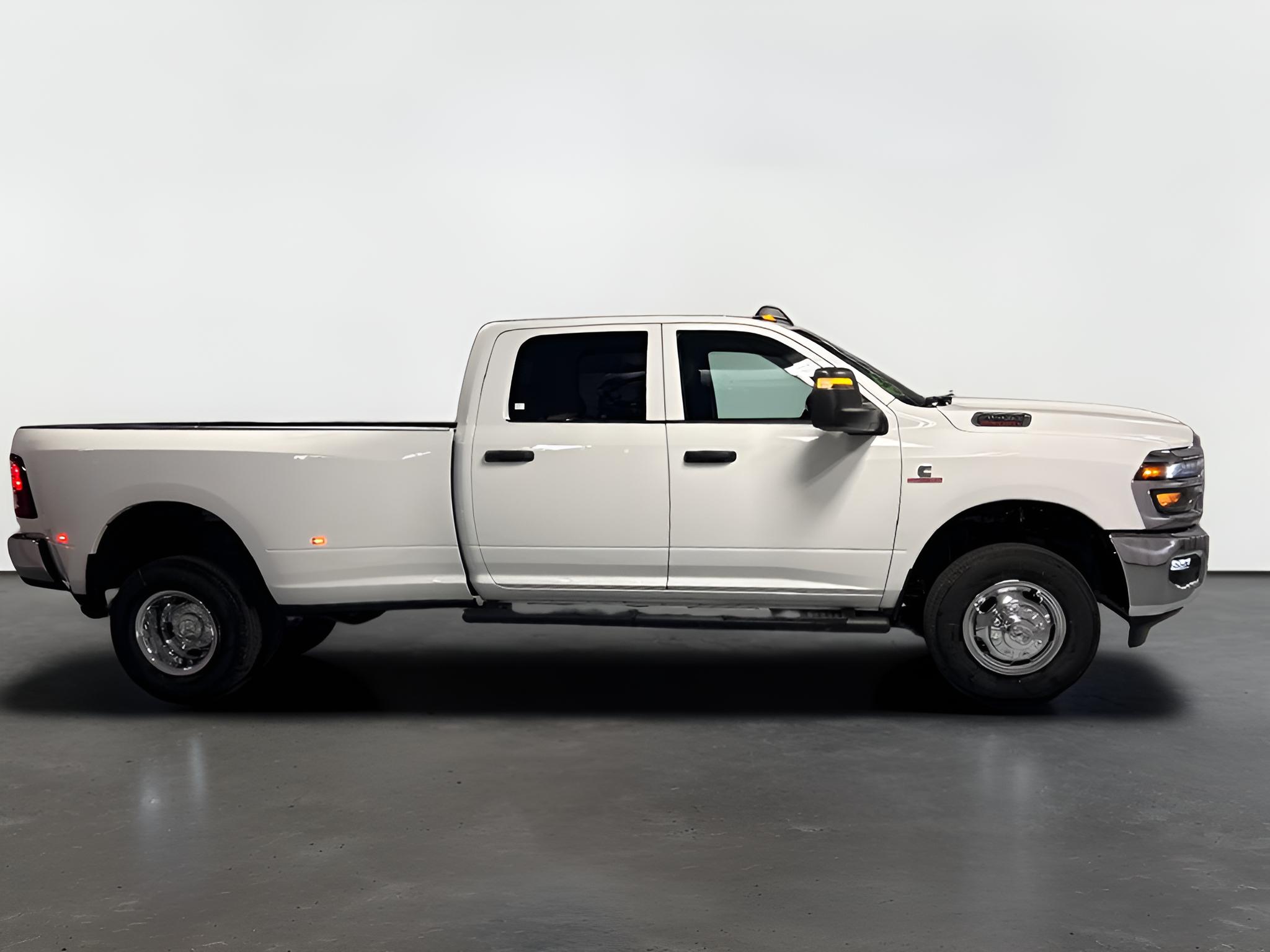 2027 RAM Ram 3500 RAM 3500 TRADESMAN CREW CAB 4X4 8' BOX