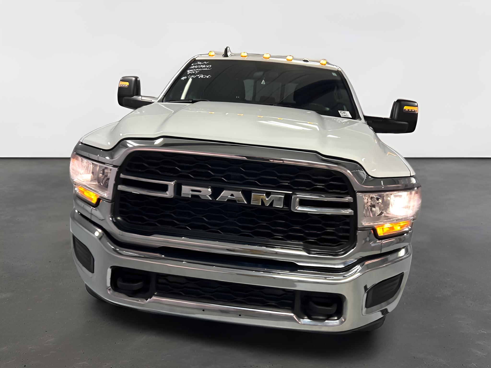 2024 RAM 2500 Tradesman Crew Cab 4x4 8' Box
