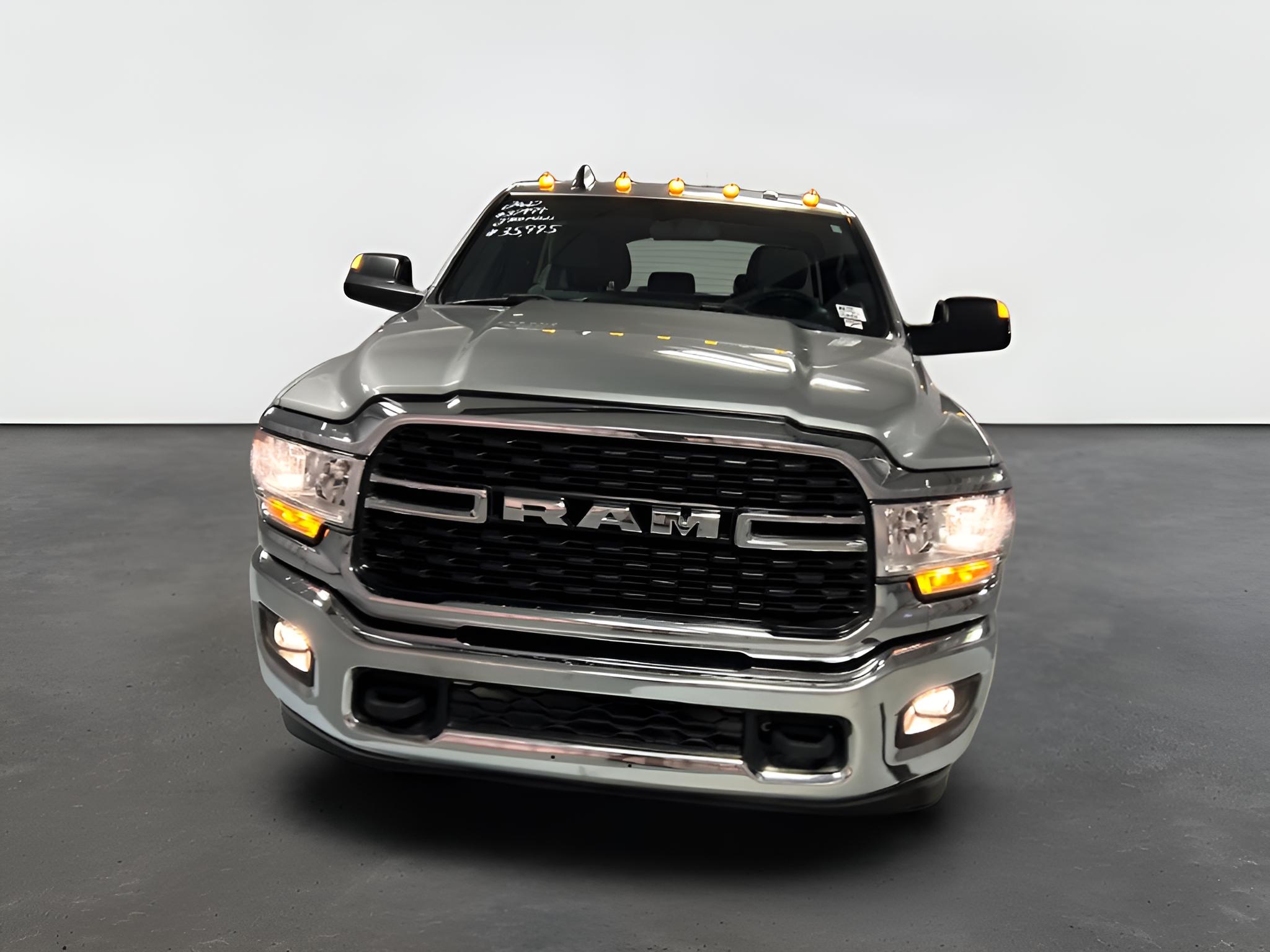 2022 RAM 3500 Chassis Tradesman/SLT