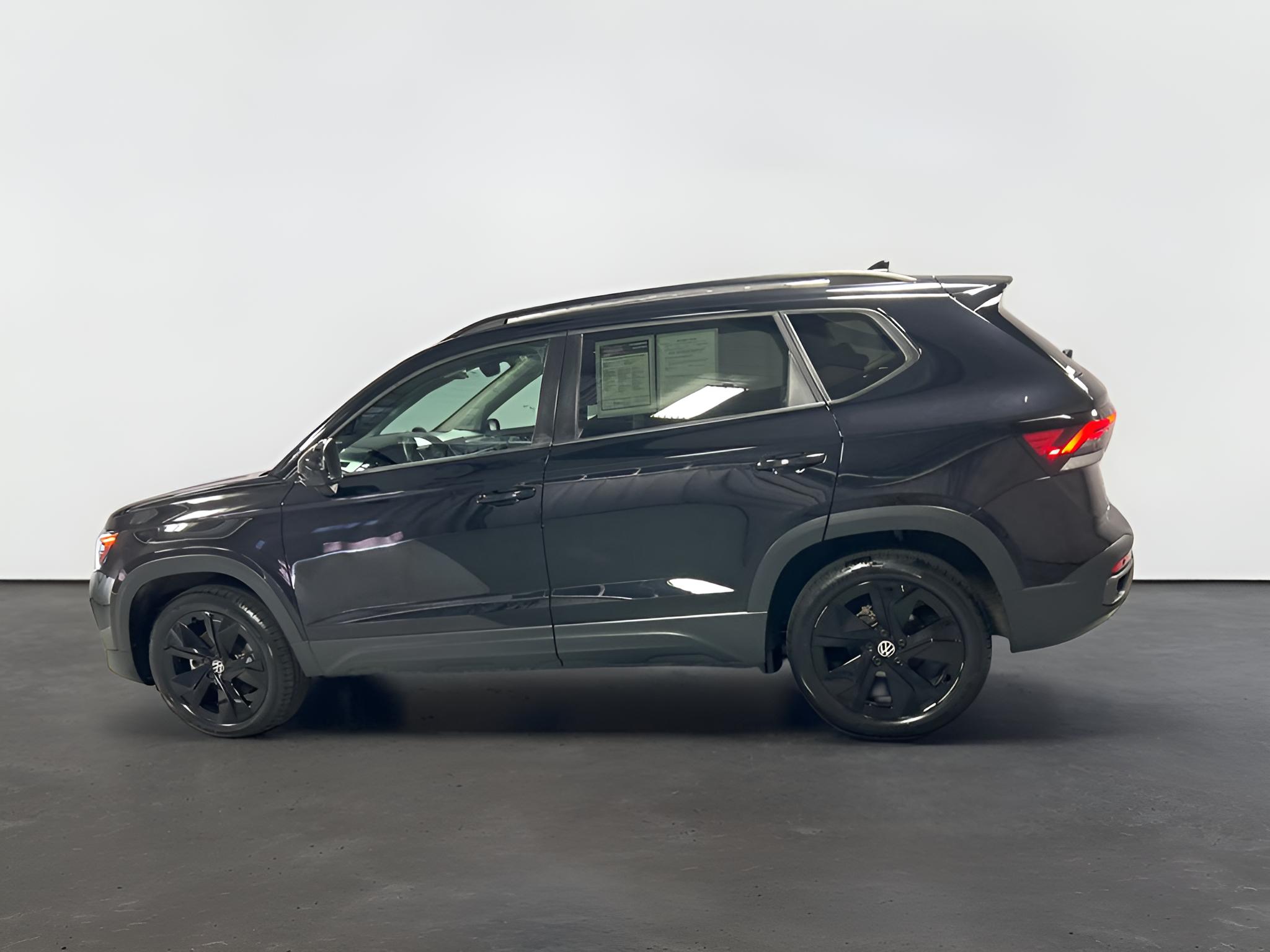 2025 Volkswagen Taos 1.5T SE Black