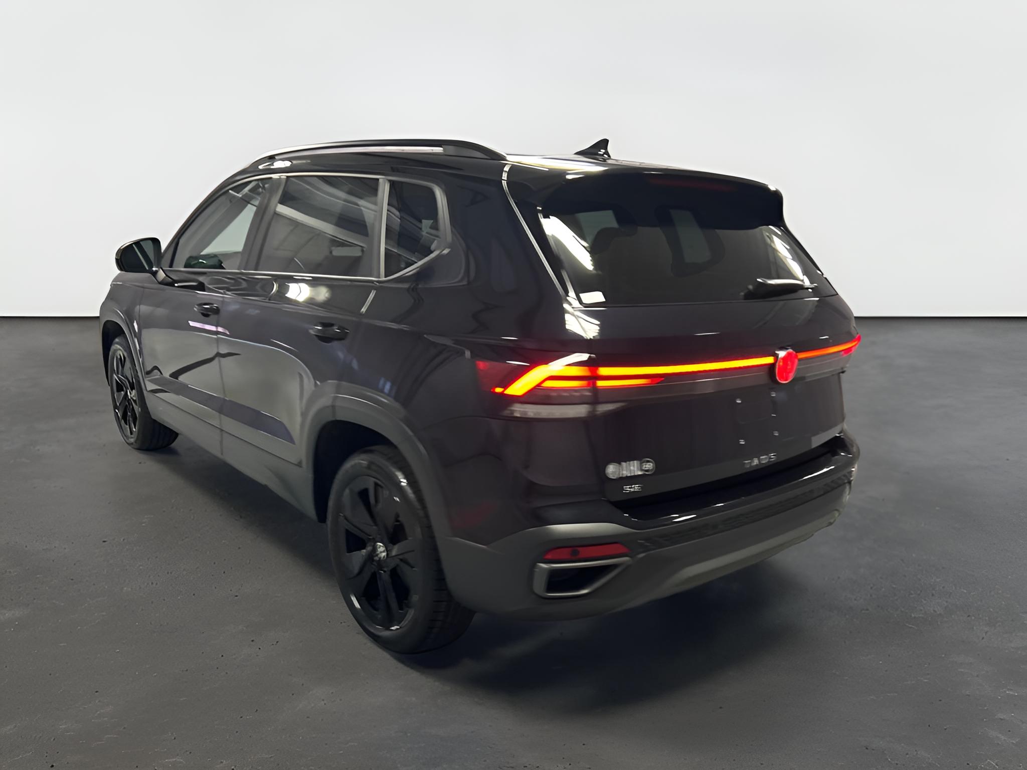 2025 Volkswagen Taos 1.5T SE Black