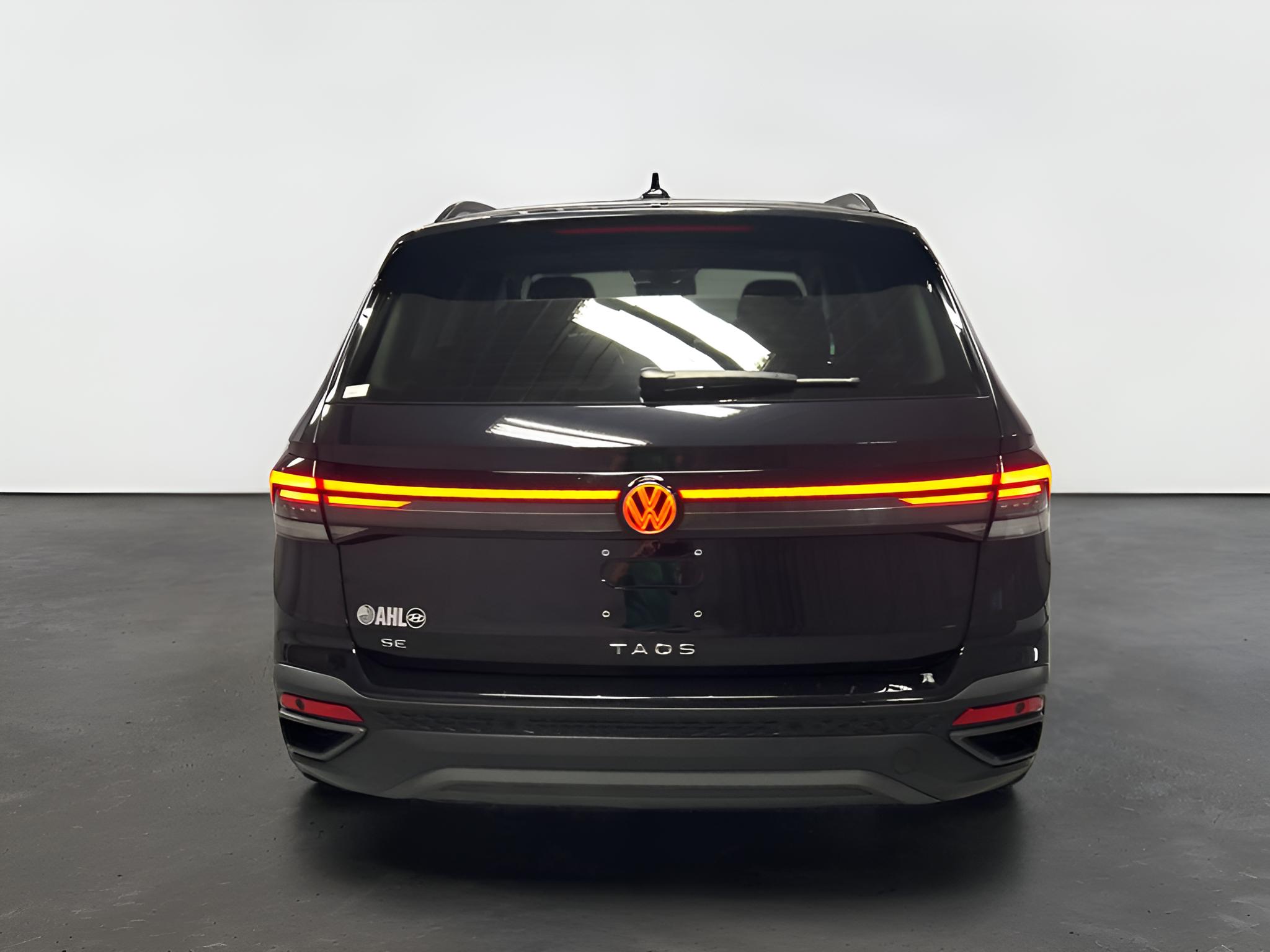 2025 Volkswagen Taos 1.5T SE Black