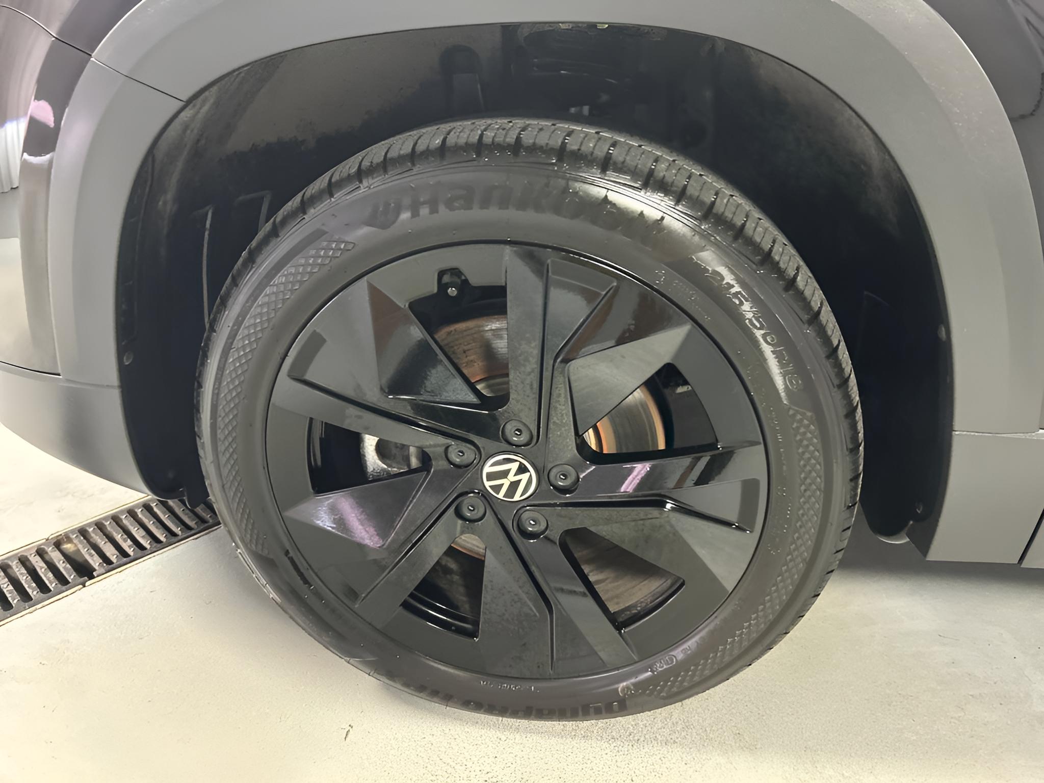 2025 Volkswagen Taos 1.5T SE Black