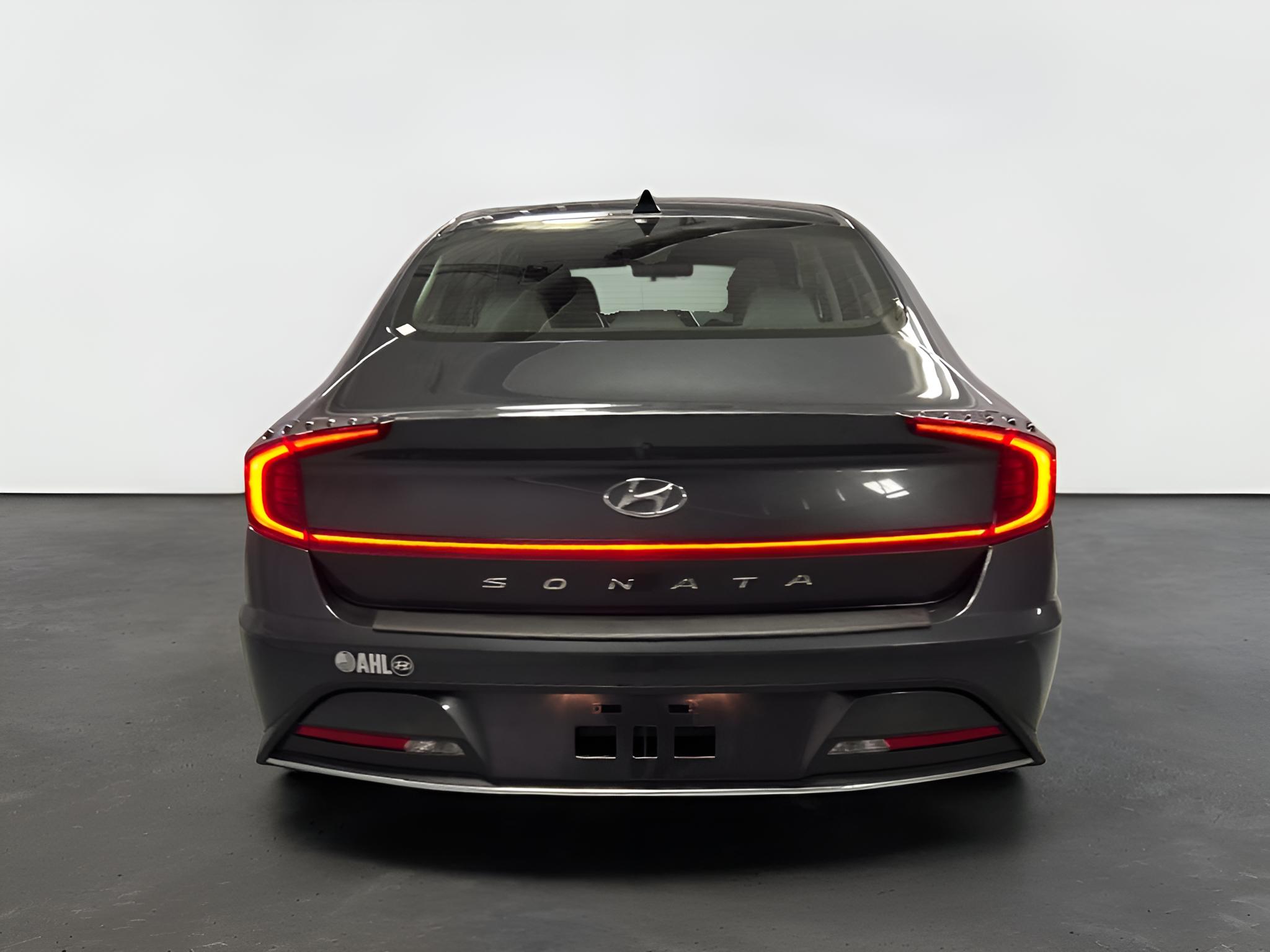 2022 Hyundai SONATA SE