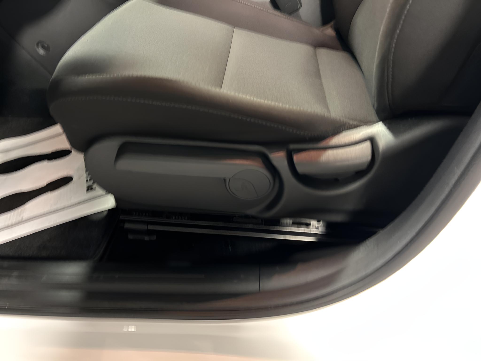 2024 Hyundai KONA ELECTRIC SE