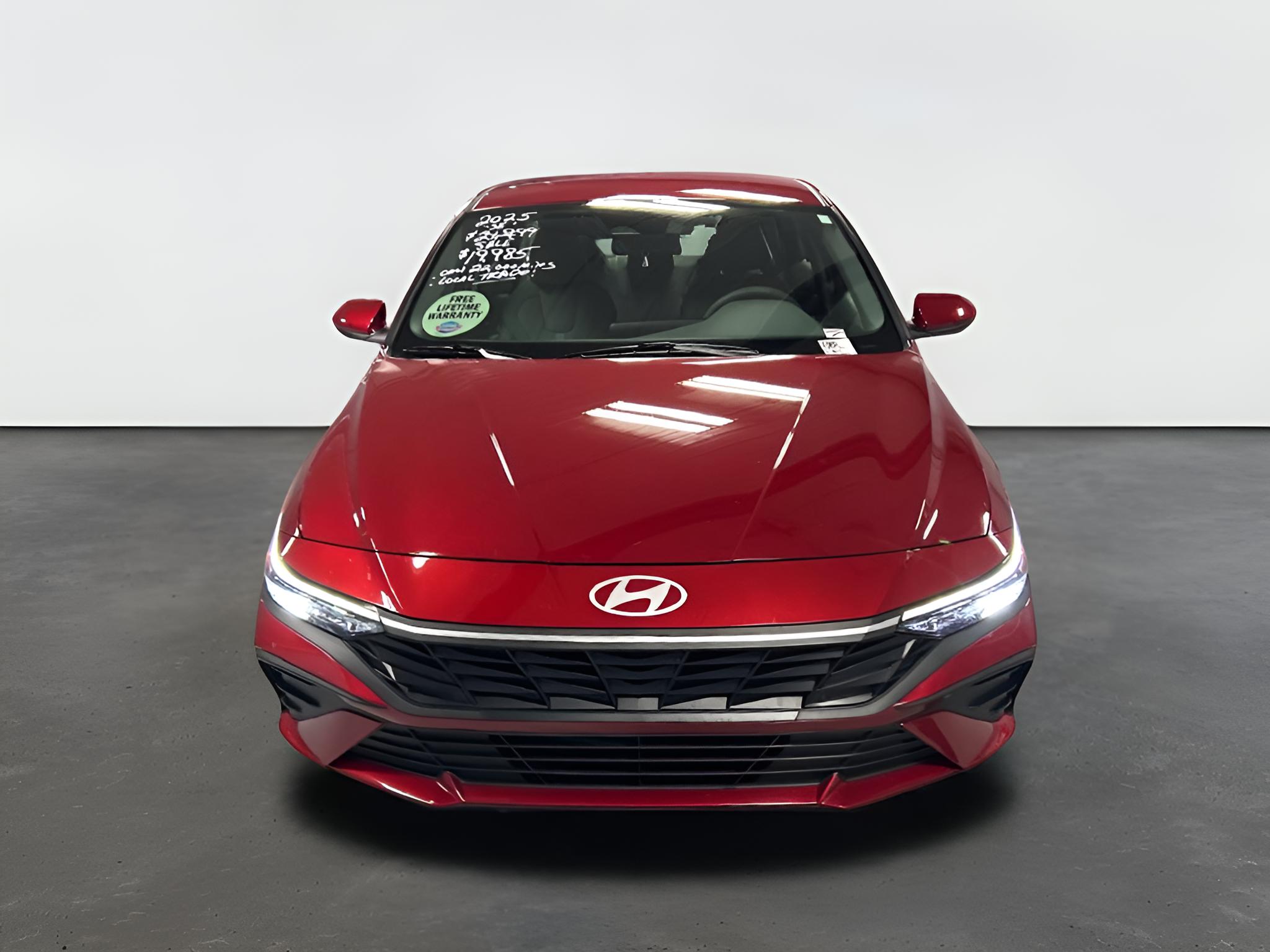 2025 Hyundai ELANTRA SE
