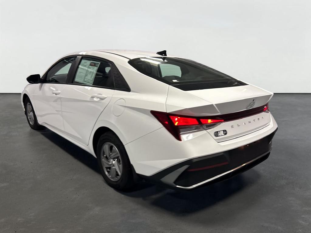 2025 Hyundai Elantra SE