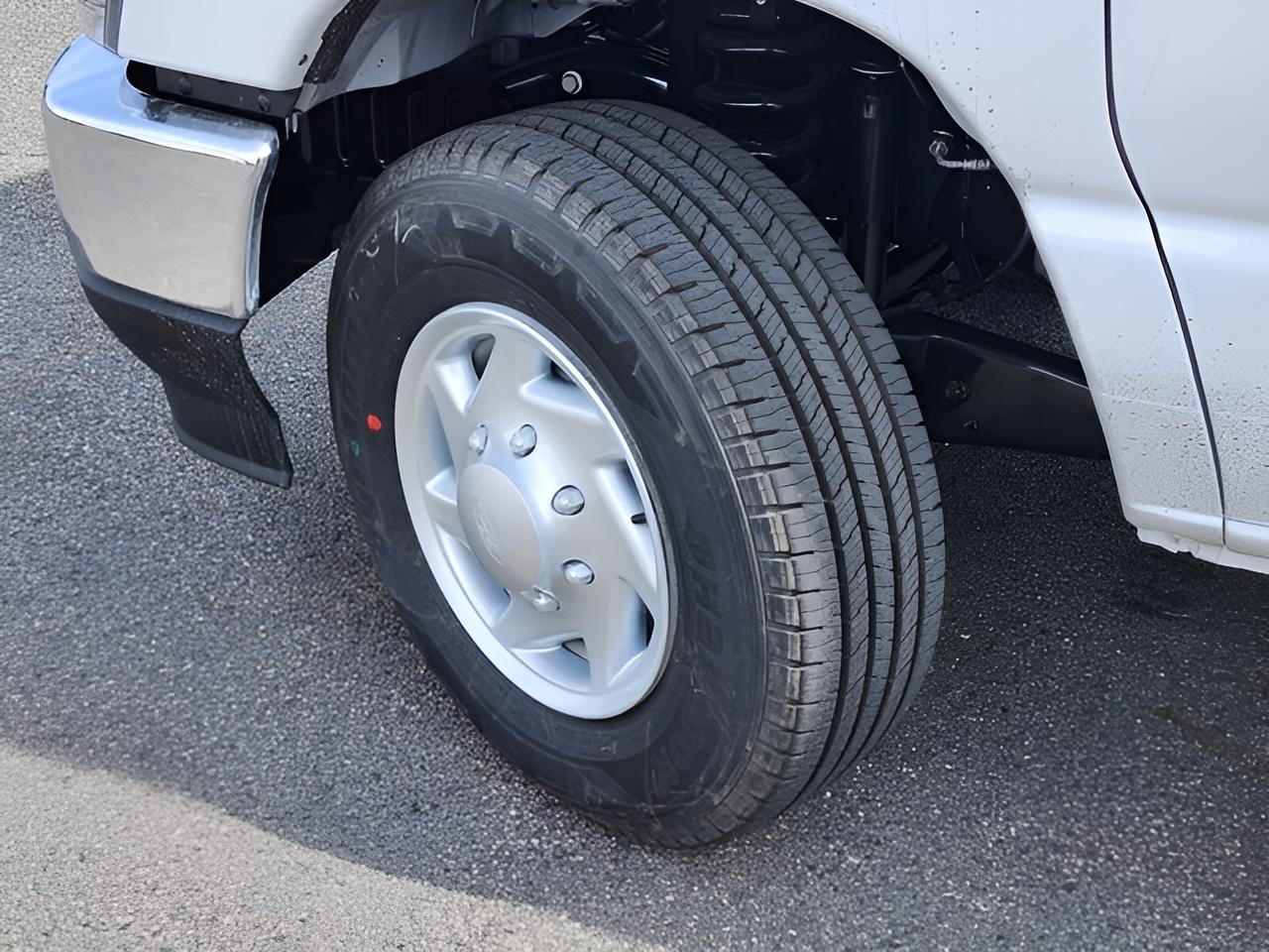 2026 Ford E-350SD Base Cutaway