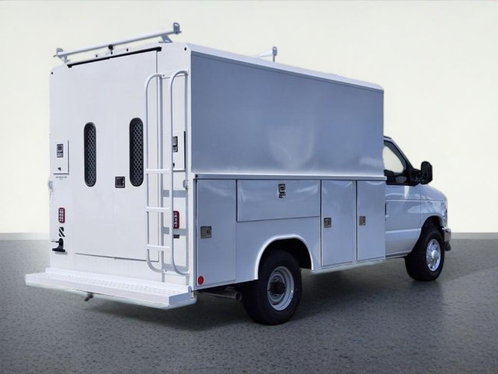 2026 Ford E-350SD Base Cutaway