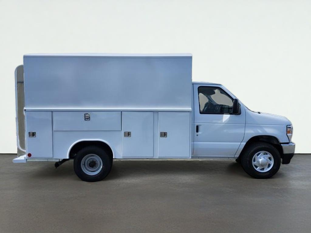 2026 Ford E-350SD Base Cutaway