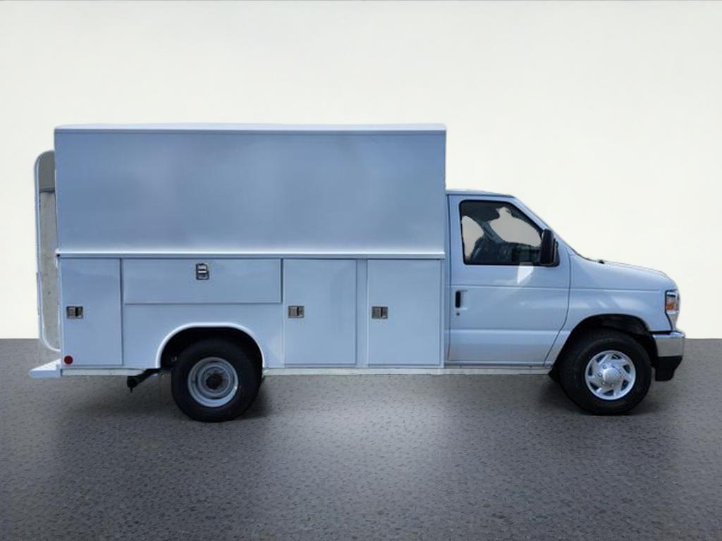 2026 Ford E-350SD Base Cutaway