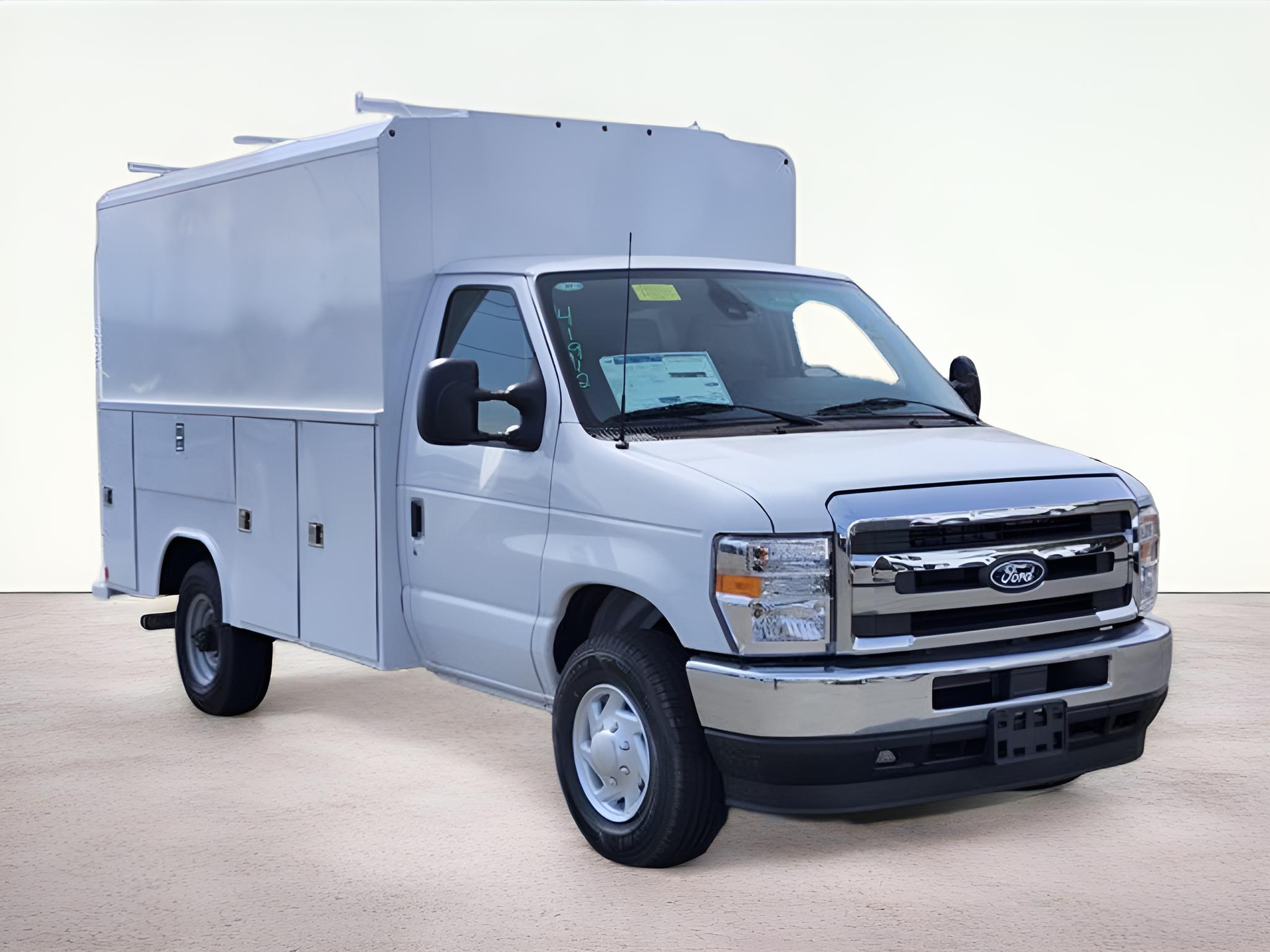 2026 Ford E-350SD Base Cutaway