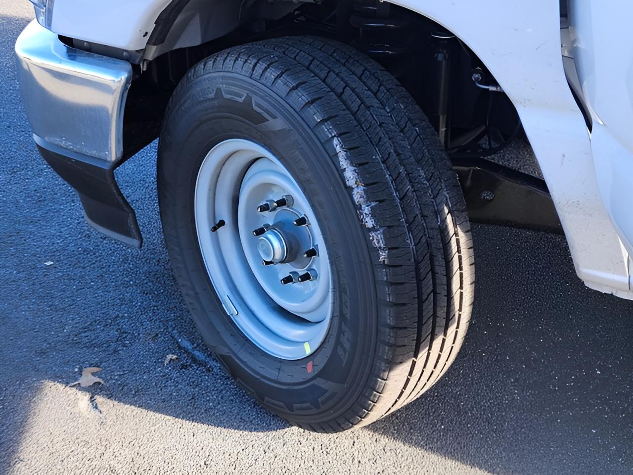 2026 Ford E-350SD Base Cutaway