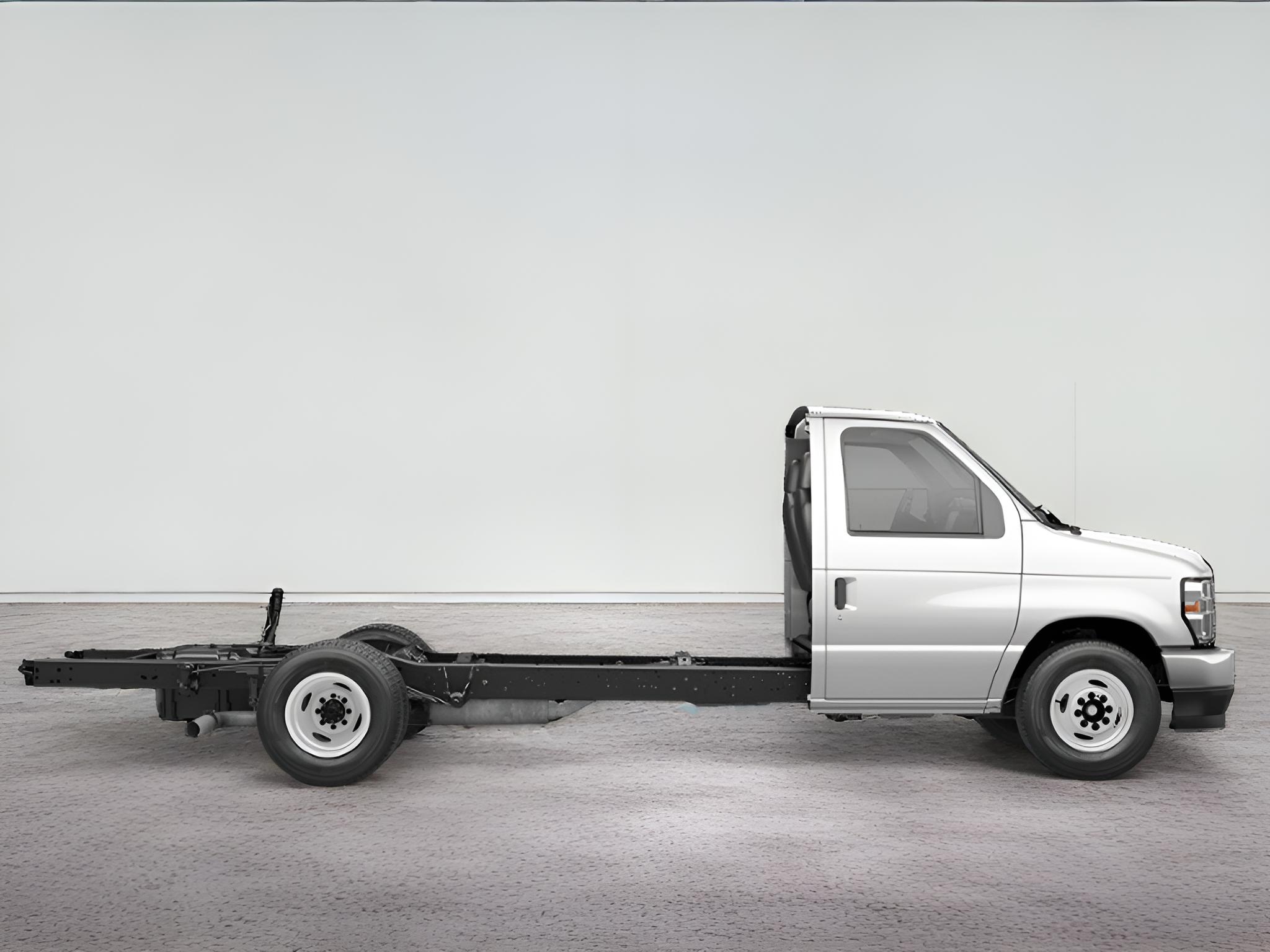 2027 Ford E-350SD Base Cutaway