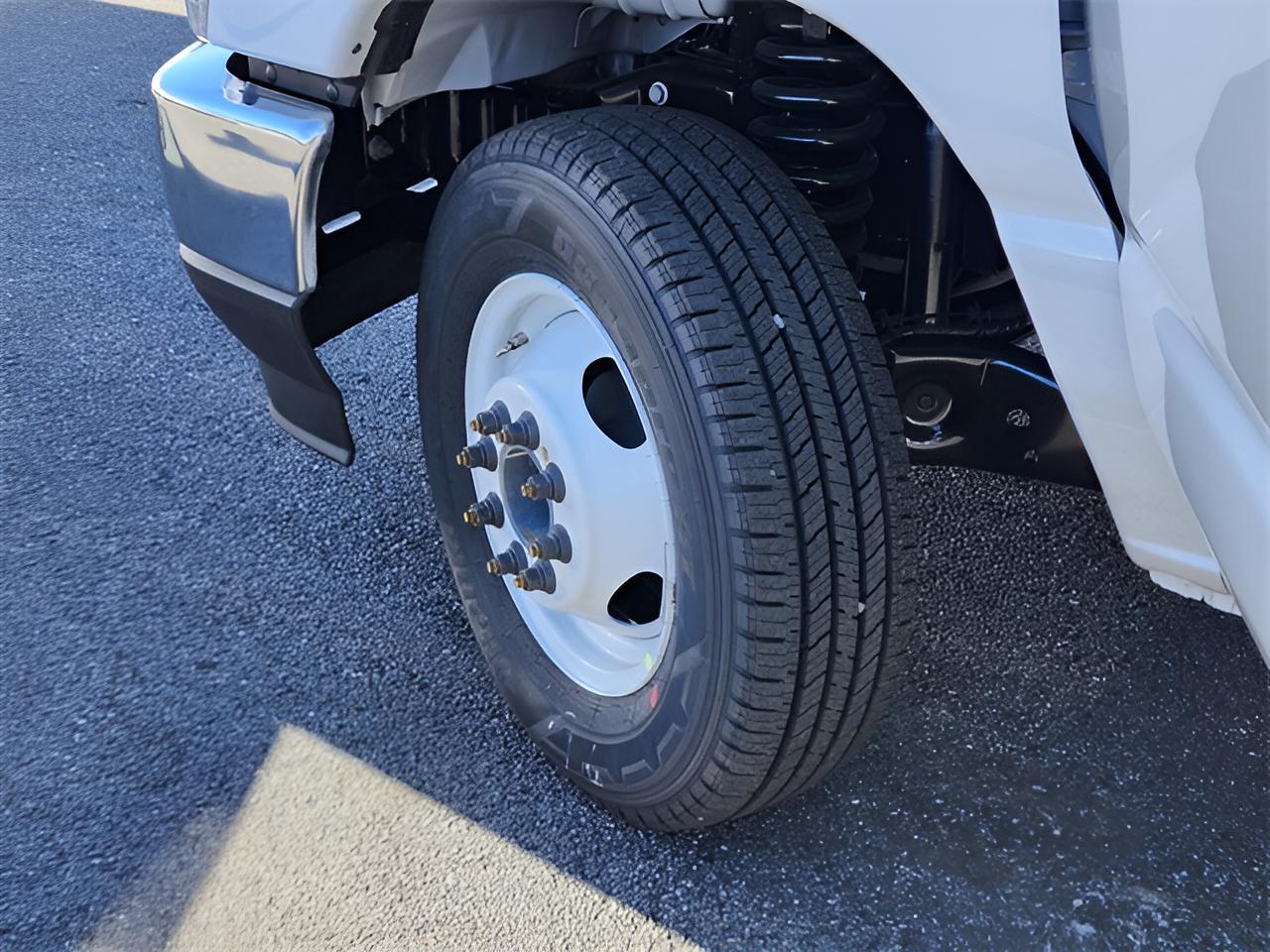 2026 Ford E-350SD Base Cutaway