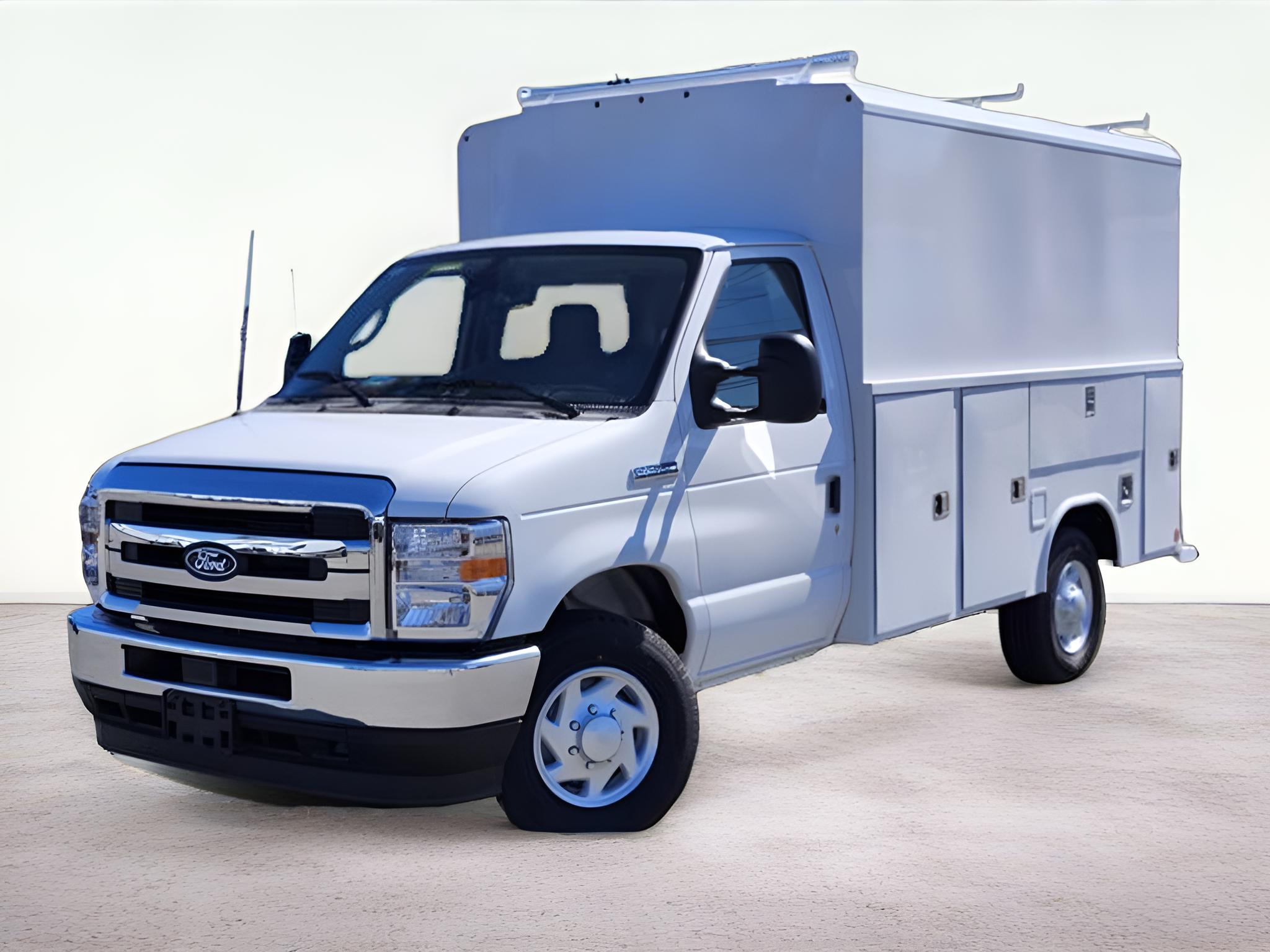 2026 Ford E-350SD Base Cutaway