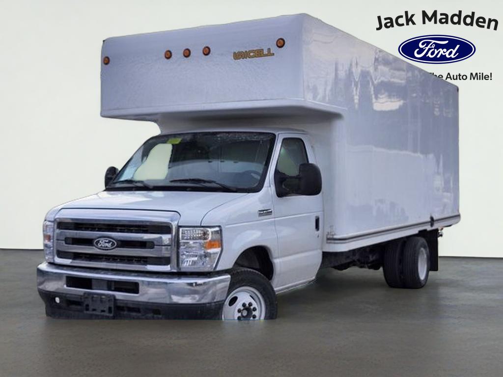 2026 Ford E-Series DRW E-450 Super Duty 158 in WB's photo