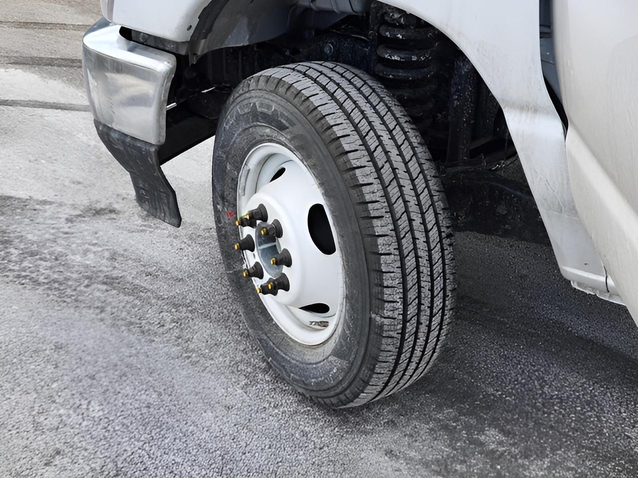 2026 Ford E-450SD Base DRW