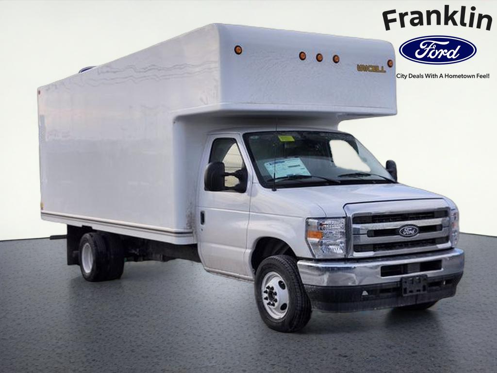 2026 Ford E-450SD Base DRW