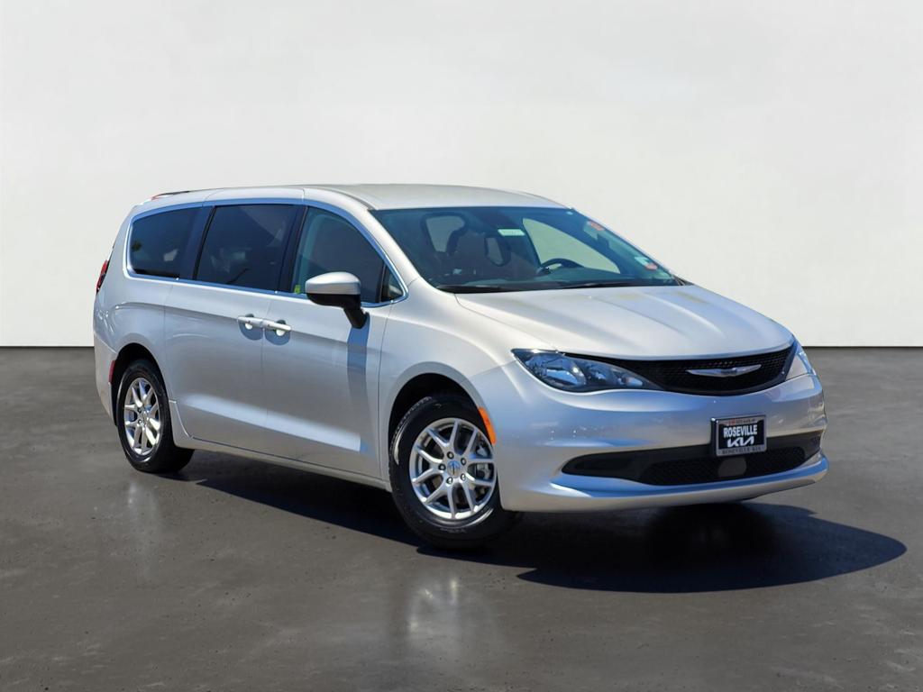 2023 Chrysler Voyager