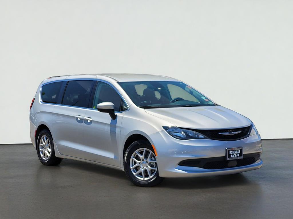 2023 Chrysler Voyager