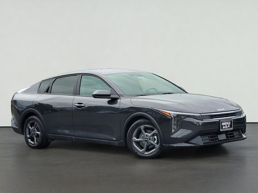 2025 Kia K4 LXS AT's photo