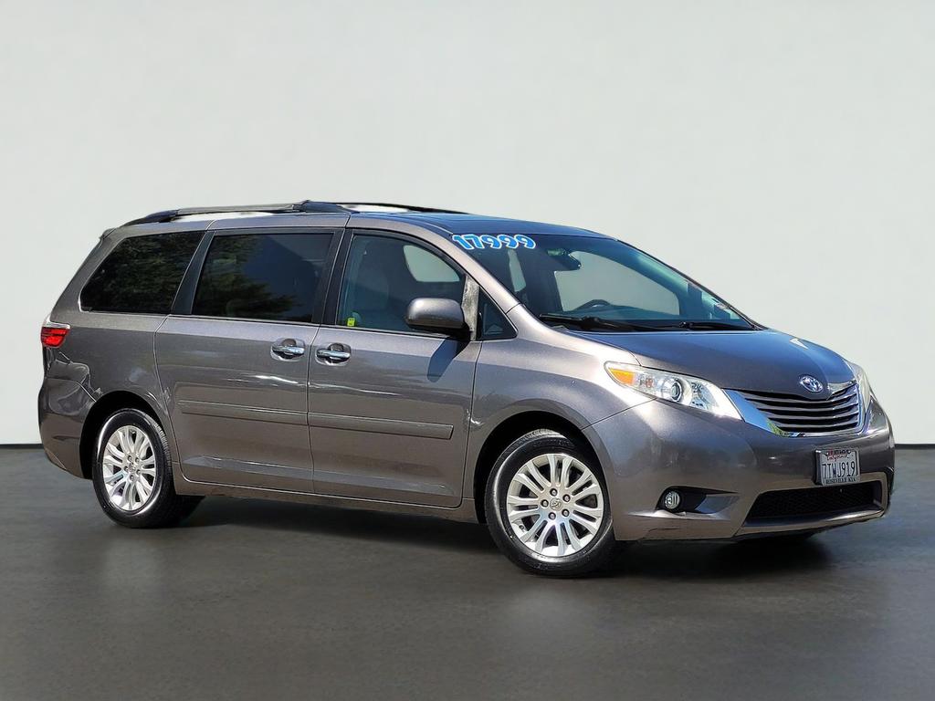 2016 Toyota Sienna XLE V6 7-Passenger Access Seat's photo