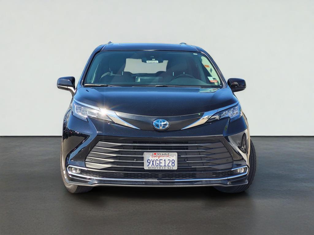 2023 Toyota SIENNA XLE