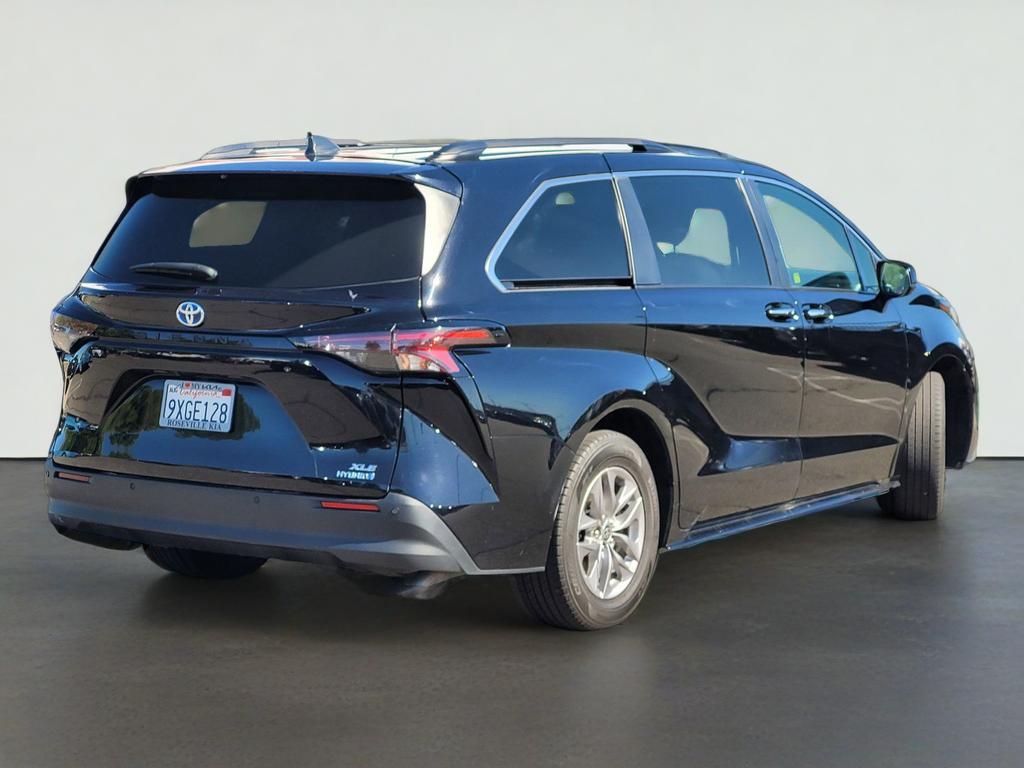 2023 Toyota SIENNA XLE