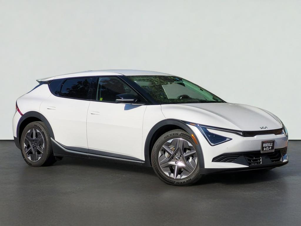 2025 Kia EV6 Light L/R's photo