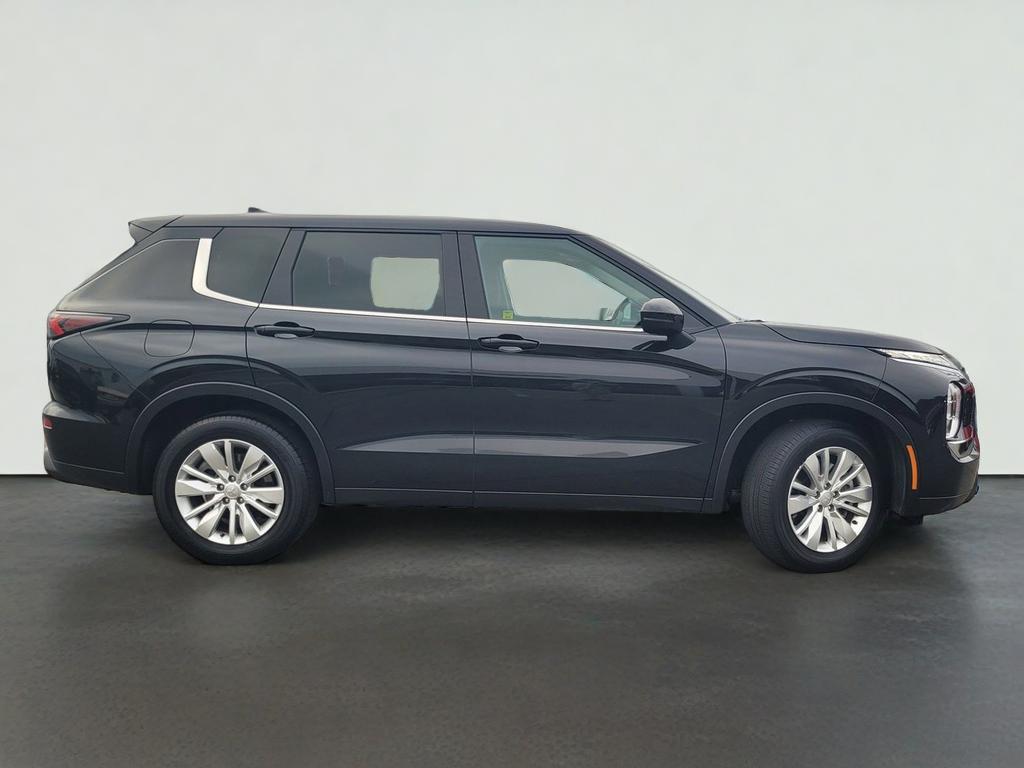 2025 Mitsubishi OUTLANDER ES