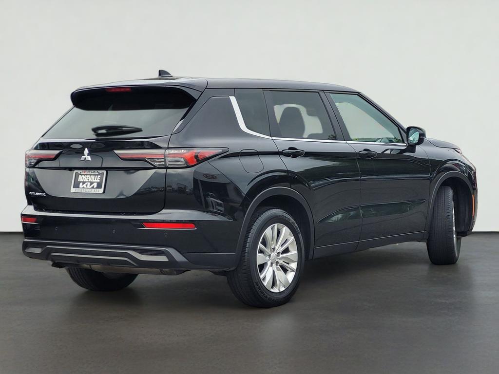2025 Mitsubishi OUTLANDER ES