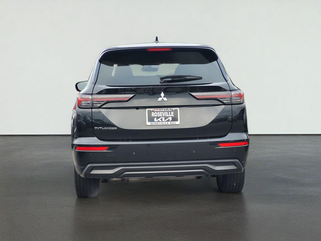 2025 Mitsubishi OUTLANDER ES