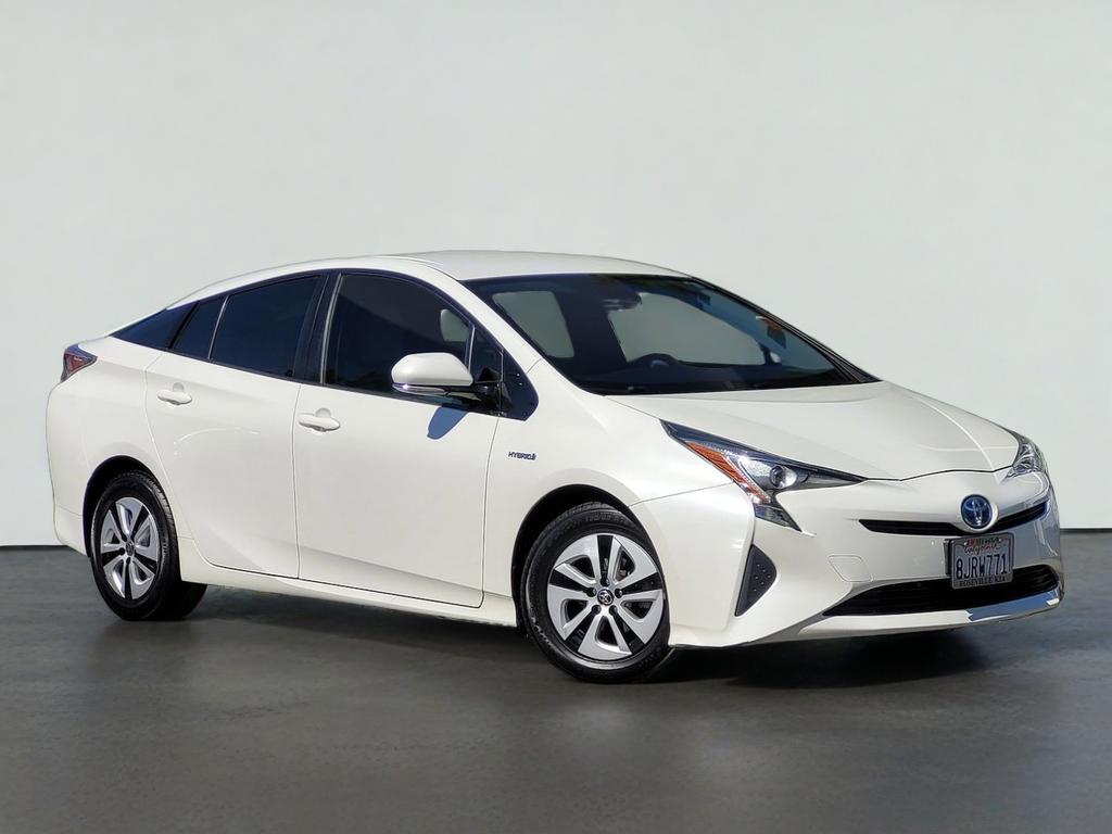 2017 Toyota Prius Three's photo