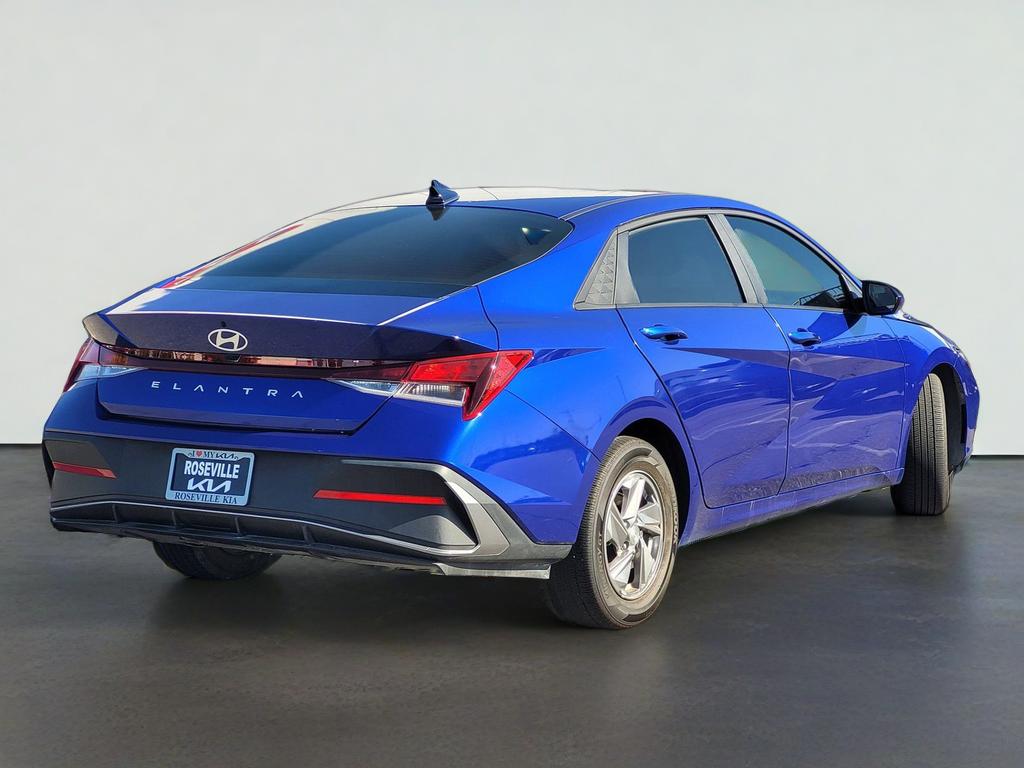 2025 Hyundai ELANTRA SE