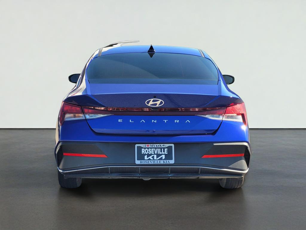 2025 Hyundai ELANTRA SE