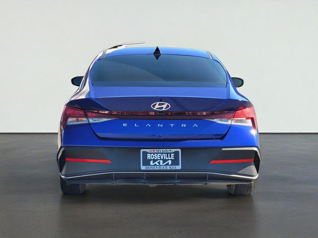 2025 Hyundai ELANTRA SE